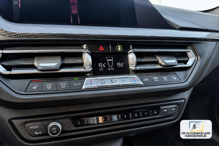 BMW 1-serie 116d Executive | AUTOMAAT | CARPLAY | LED | SFEERVERLICHTING | CRUISE |