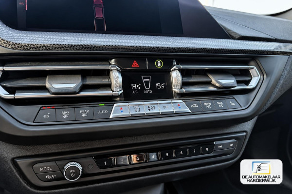 BMW 1-serie 116d Executive | AUTOMAAT | CARPLAY | LED | SFEERVERLICHTING | CRUISE |