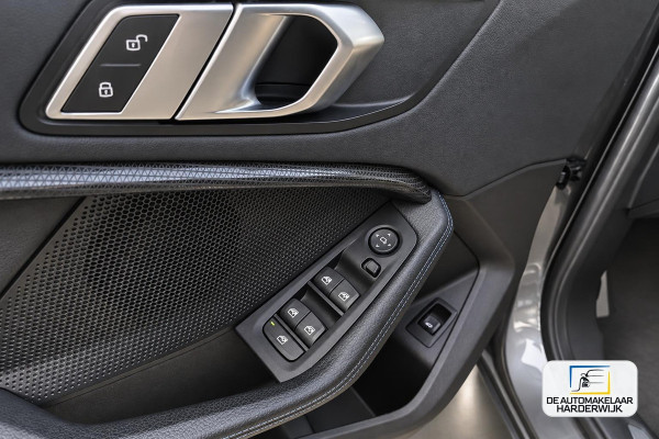 BMW 1-serie 116d Executive | AUTOMAAT | CARPLAY | LED | SFEERVERLICHTING | CRUISE |