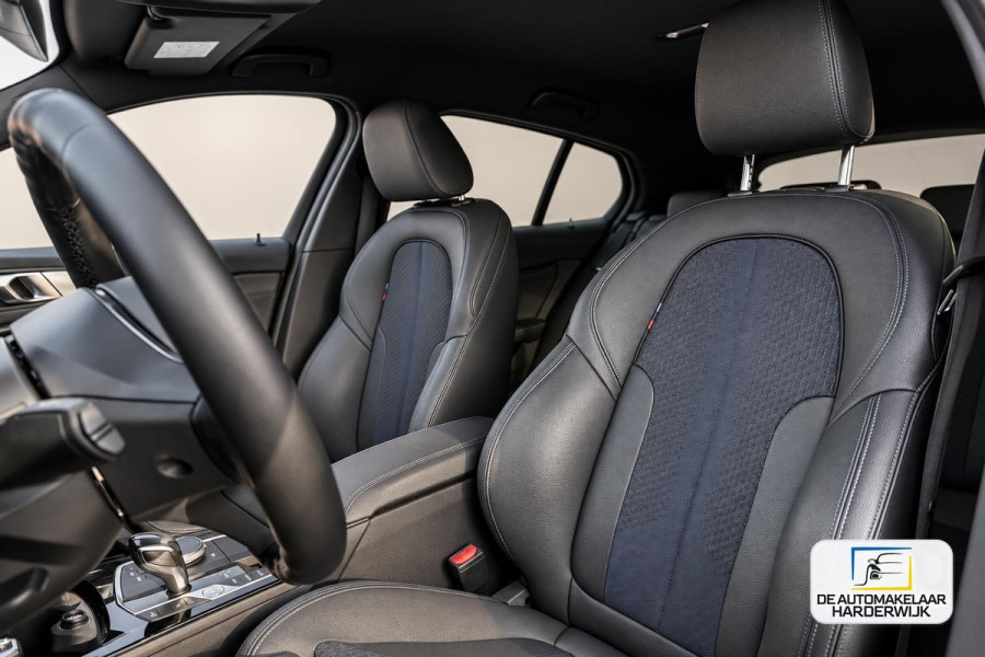 BMW 1-serie 116d Executive | AUTOMAAT | CARPLAY | LED | SFEERVERLICHTING | CRUISE |