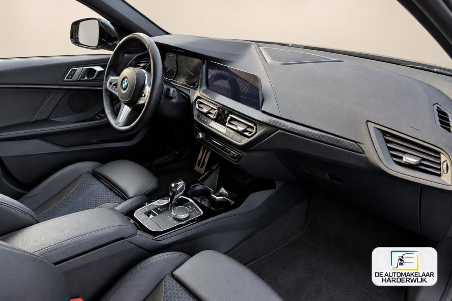 BMW 1-serie 116d Executive | AUTOMAAT | CARPLAY | LED | SFEERVERLICHTING | CRUISE |