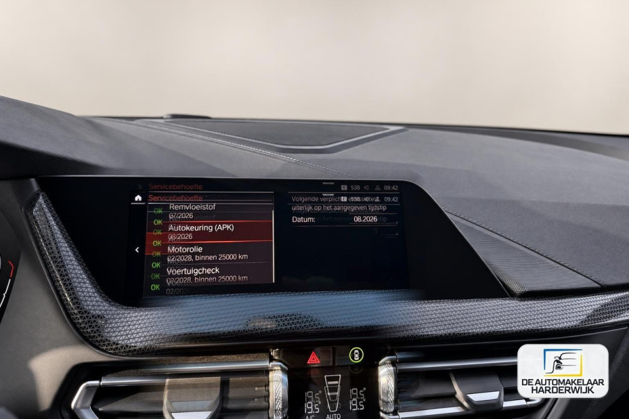 BMW 1-serie 116d Executive | AUTOMAAT | CARPLAY | LED | SFEERVERLICHTING | CRUISE |