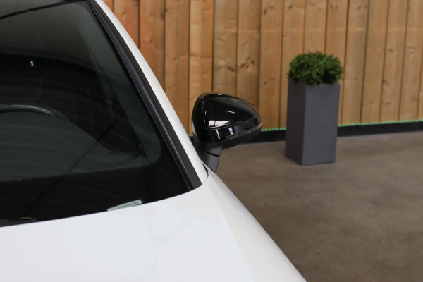 Audi A4 Avant 35 TFSI 3X S-Line *Led*Stoelverwarming*Ambienteverlichting*