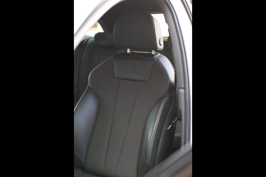 Audi A4 Avant 35 TFSI 3X S-Line *Led*Stoelverwarming*Ambienteverlichting*