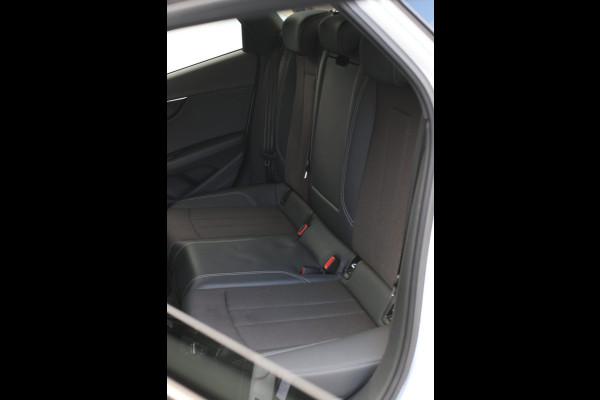 Audi A4 Avant 35 TFSI 3X S-Line *Led*Stoelverwarming*Ambienteverlichting*