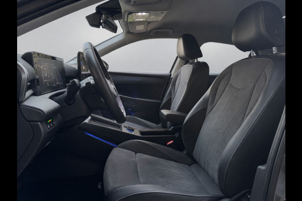 Volkswagen T-Roc 1.5 eTSI 150PK DSG STYLE ALCANTARA/IQ.LIGHT/TREKHAAK