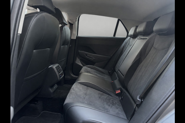 Volkswagen T-Roc 1.5 eTSI 150PK DSG STYLE ALCANTARA/IQ.LIGHT/TREKHAAK
