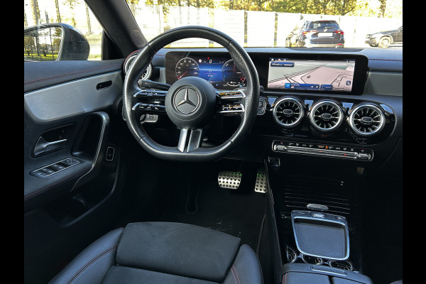 Mercedes-Benz CLA-Klasse 250e AMG // Panoramdadak // Keyless // Nightpakket // Camera // Carplay