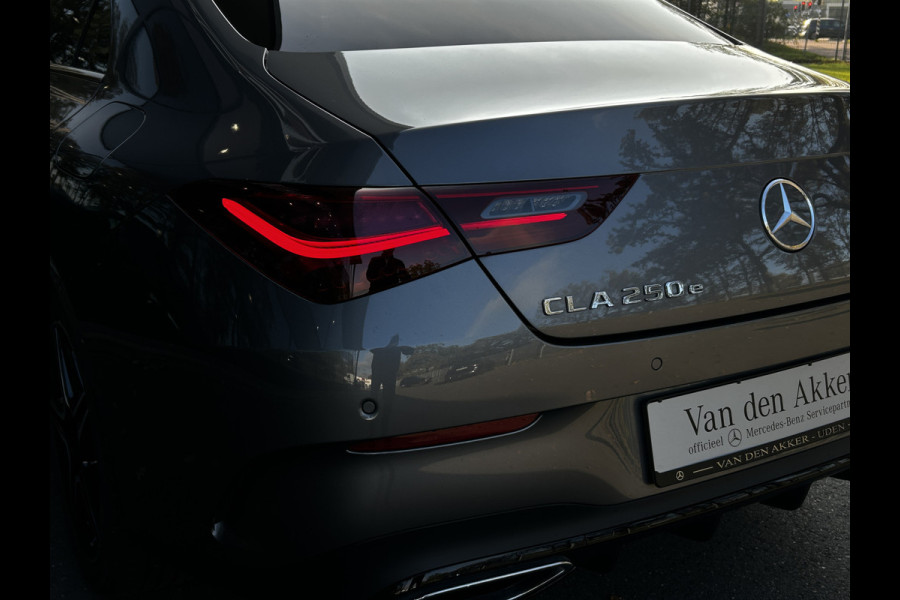 Mercedes-Benz CLA-Klasse 250e AMG // Panoramdadak // Keyless // Nightpakket // Camera // Carplay