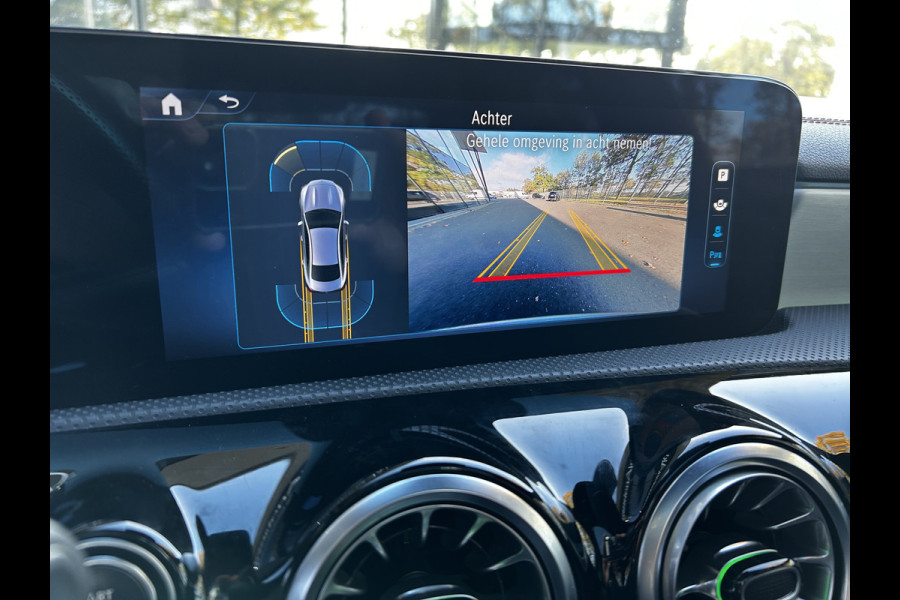 Mercedes-Benz CLA-Klasse 250e AMG // Panoramdadak // Keyless // Nightpakket // Camera // Carplay
