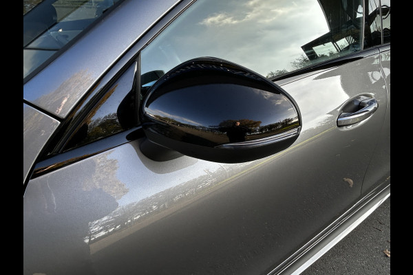 Mercedes-Benz CLA-Klasse 250e AMG // Panoramdadak // Keyless // Nightpakket // Camera // Carplay