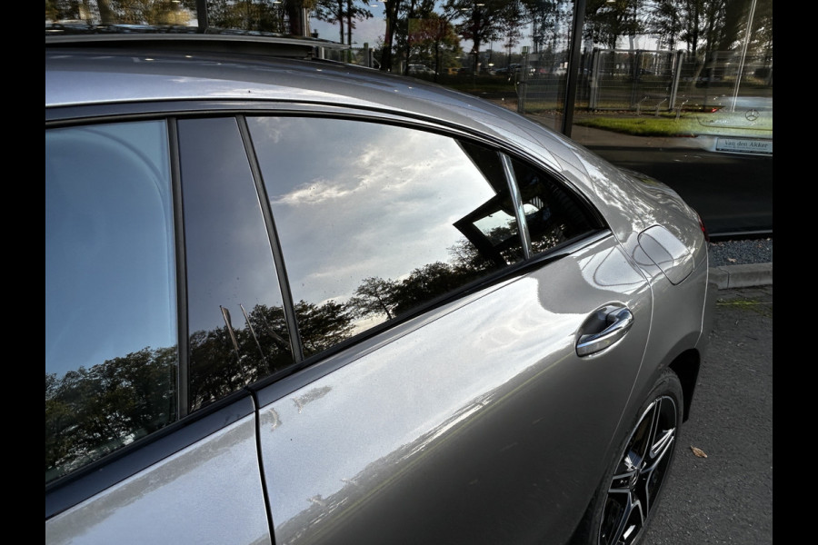 Mercedes-Benz CLA-Klasse 250e AMG // Panoramdadak // Keyless // Nightpakket // Camera // Carplay