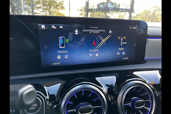 Mercedes-Benz CLA-Klasse 250e AMG // Panoramdadak // Keyless // Nightpakket // Camera // Carplay
