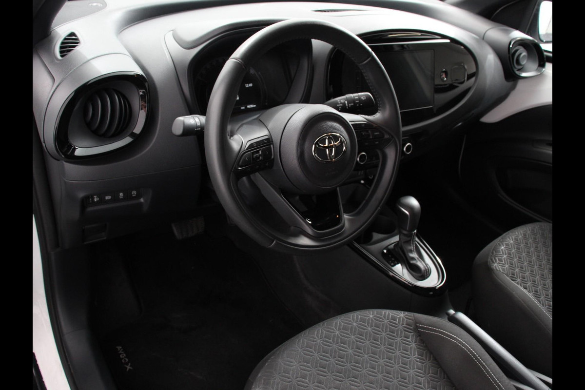 Toyota Aygo X 1.0 VVT-i S-CVT Automaat Trend Navigatie Apple Carplay/Android Auto Climate Control Cruise Control Adaptive 17"Lichtmetalen velgen Camera