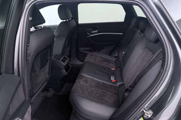 Audi e-tron 50 quattro S edition 71 kWh (PANORAMADAK, TREKHAAK, STOELVERWARMING, CAMERA, ELEKTR STOELEN)