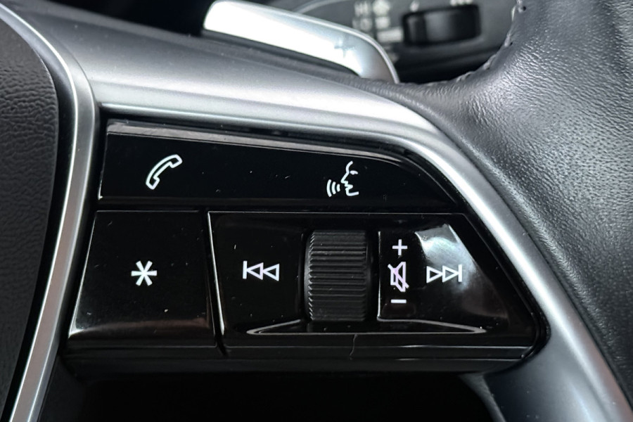 Audi e-tron 50 quattro S edition 71 kWh (PANORAMADAK, TREKHAAK, STOELVERWARMING, CAMERA, ELEKTR STOELEN)