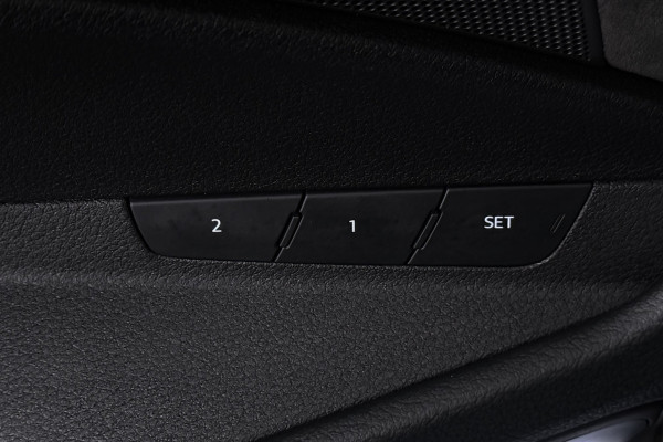 Audi e-tron 50 quattro S edition 71 kWh (PANORAMADAK, TREKHAAK, STOELVERWARMING, CAMERA, ELEKTR STOELEN)