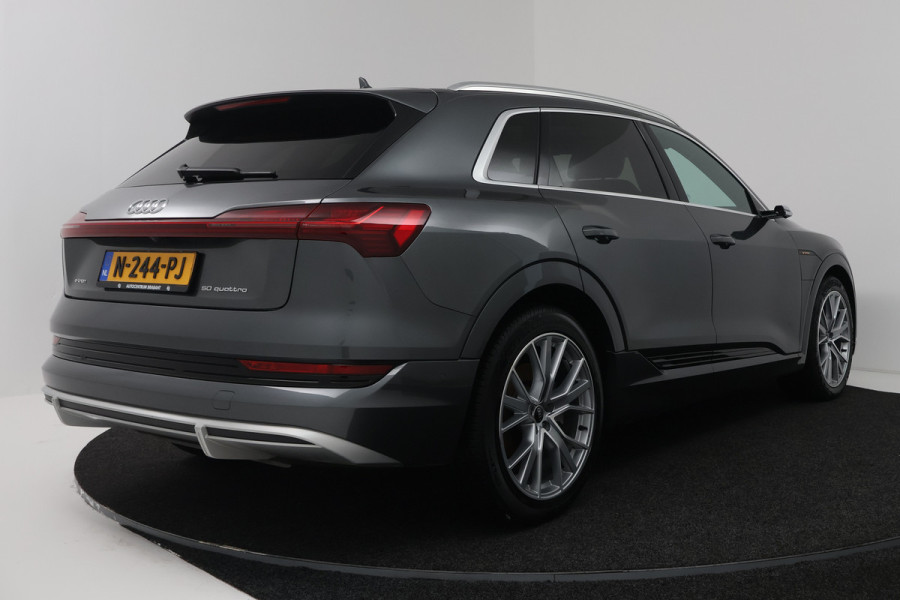 Audi e-tron 50 quattro S edition 71 kWh (PANORAMADAK, TREKHAAK, STOELVERWARMING, CAMERA, ELEKTR STOELEN)