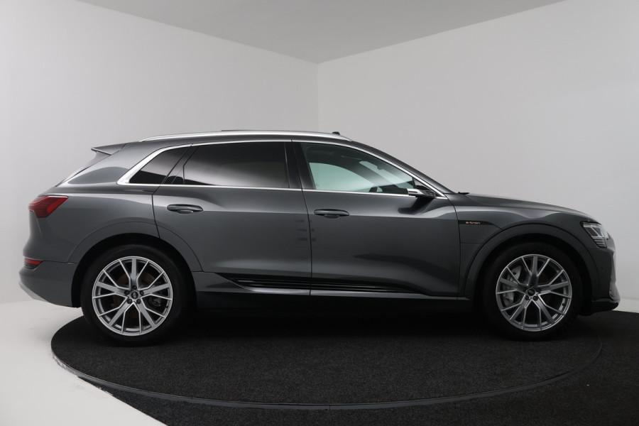 Audi e-tron 50 quattro S edition 71 kWh (PANORAMADAK, TREKHAAK, STOELVERWARMING, CAMERA, ELEKTR STOELEN)