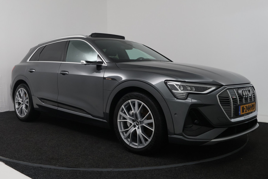 Audi e-tron 50 quattro S edition 71 kWh (PANORAMADAK, TREKHAAK, STOELVERWARMING, CAMERA, ELEKTR STOELEN)
