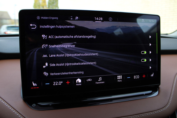 Škoda ENYAQ iV 80 First Edition | Trekhaak | Adaptieve cruise | Memory | Elek. achterklep