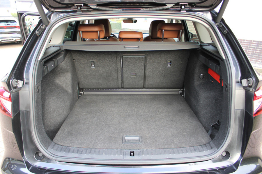 Škoda ENYAQ iV 80 First Edition | Trekhaak | Adaptieve cruise | Memory | Elek. achterklep