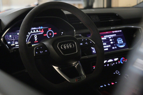 Audi RS Q3 Sportback TFSI Pano/B&O/Camera/Carplay/RSStoelen/BOMVOL