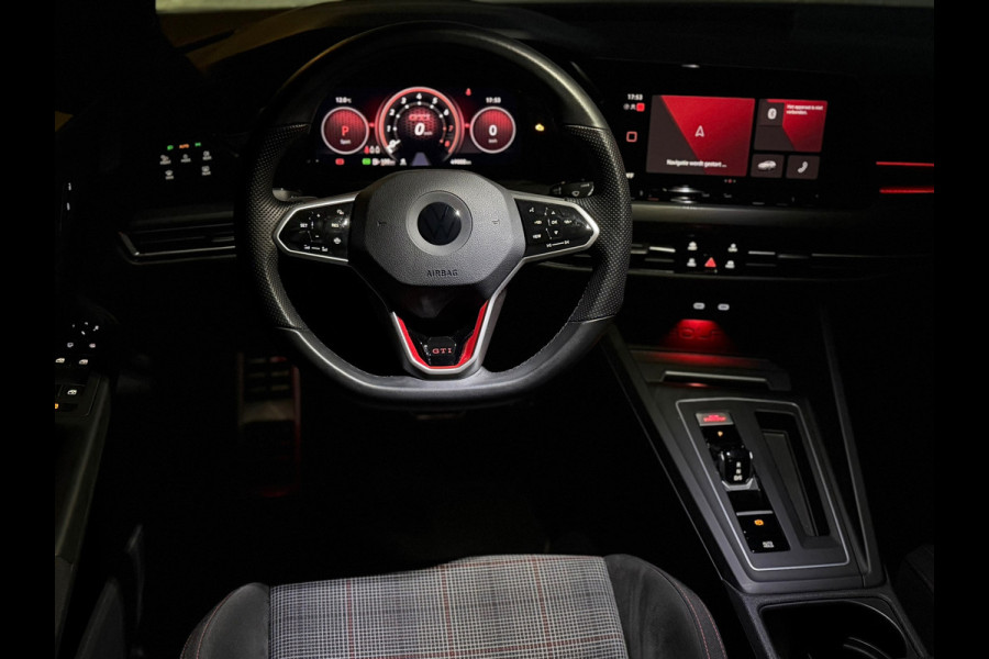 Volkswagen Golf 2.0 TSI GTI |PANO|ACC|245PK|CARPLAY|NIGHTPAKKET|LANE ASSIST|18 INCH|DEALER ONDERHOUDEN|SFEERVERLICHTING|