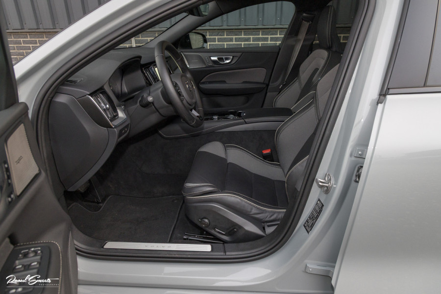 Volvo V60 2.0 T8 Plug-in hybrid AWD Plus Dark | Panoramadak | Adaptieve cruise | Harman Kardon | Memory | Blis |