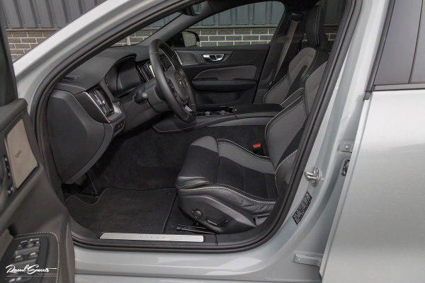 Volvo V60 2.0 T8 Plug-in hybrid AWD Plus Dark | Panoramadak | Adaptieve cruise | Harman Kardon | Memory | Blis |