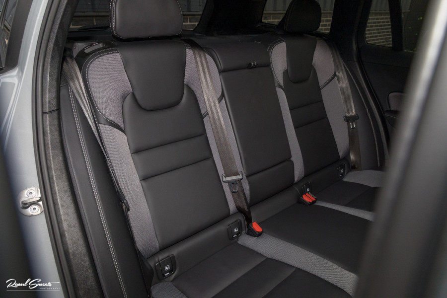 Volvo V60 2.0 T8 Plug-in hybrid AWD Plus Dark | Panoramadak | Adaptieve cruise | Harman Kardon | Memory | Blis |