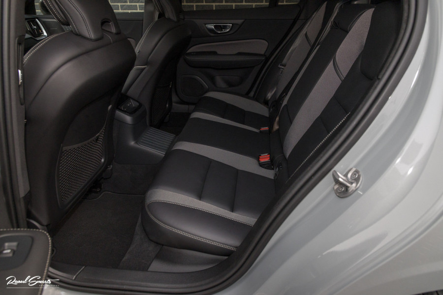 Volvo V60 2.0 T8 Plug-in hybrid AWD Plus Dark | Panoramadak | Adaptieve cruise | Harman Kardon | Memory | Blis |