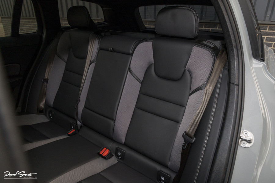 Volvo V60 2.0 T8 Plug-in hybrid AWD Plus Dark | Panoramadak | Adaptieve cruise | Harman Kardon | Memory | Blis |