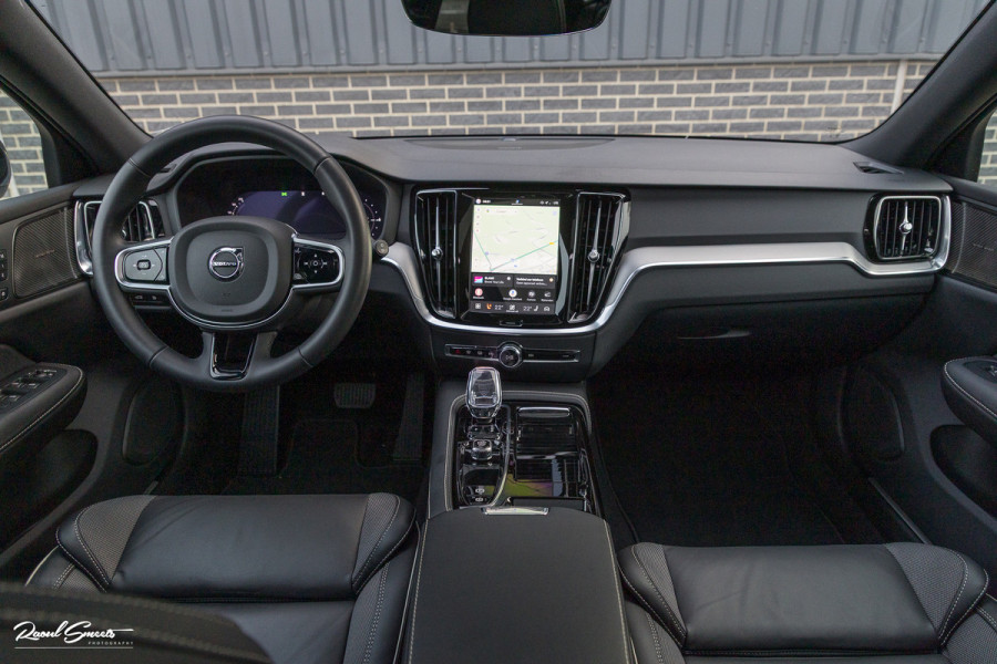Volvo V60 2.0 T8 Plug-in hybrid AWD Plus Dark | Panoramadak | Adaptieve cruise | Harman Kardon | Memory | Blis |