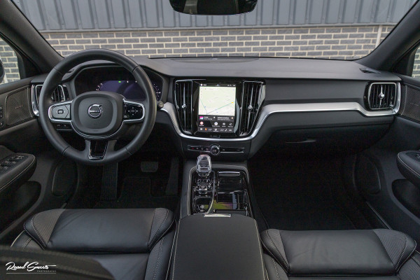 Volvo V60 2.0 T8 Plug-in hybrid AWD Plus Dark | Panoramadak | Adaptieve cruise | Harman Kardon | Memory | Blis |