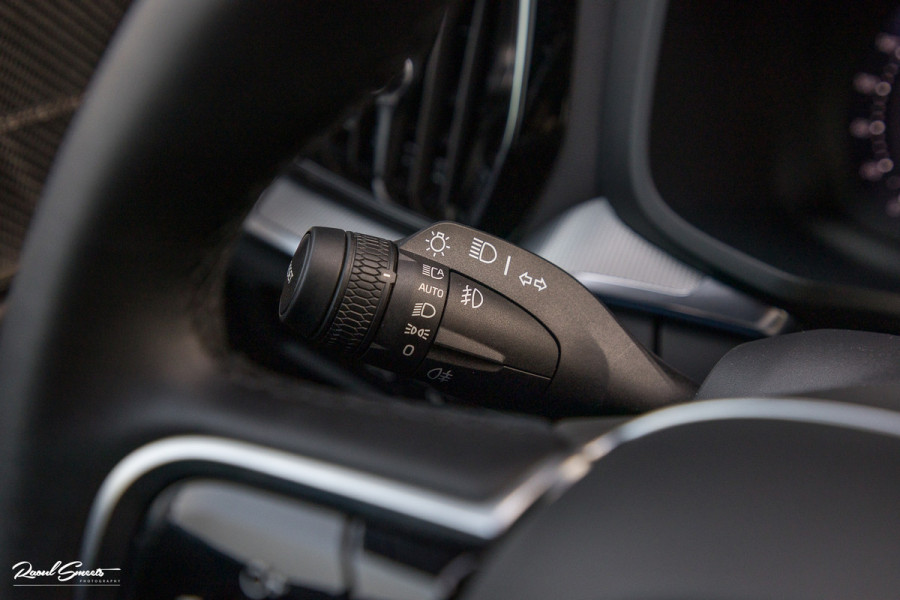 Volvo V60 2.0 T8 Plug-in hybrid AWD Plus Dark | Panoramadak | Adaptieve cruise | Harman Kardon | Memory | Blis |