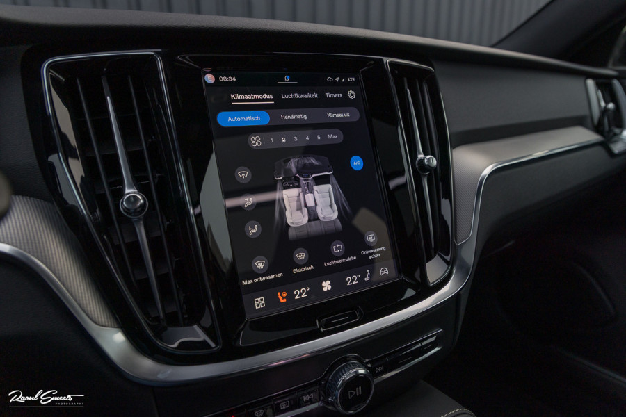 Volvo V60 2.0 T8 Plug-in hybrid AWD Plus Dark | Panoramadak | Adaptieve cruise | Harman Kardon | Memory | Blis |