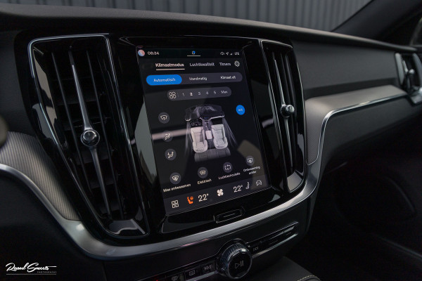 Volvo V60 2.0 T8 Plug-in hybrid AWD Plus Dark | Panoramadak | Adaptieve cruise | Harman Kardon | Memory | Blis |