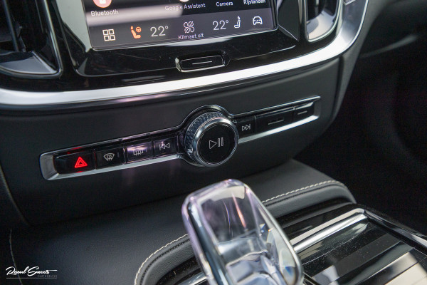 Volvo V60 2.0 T8 Plug-in hybrid AWD Plus Dark | Panoramadak | Adaptieve cruise | Harman Kardon | Memory | Blis |