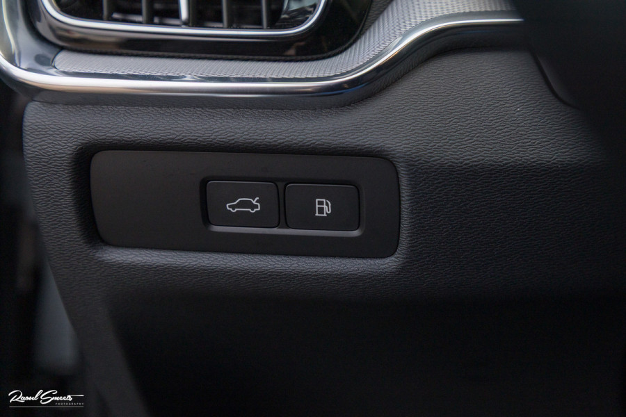 Volvo V60 2.0 T8 Plug-in hybrid AWD Plus Dark | Panoramadak | Adaptieve cruise | Harman Kardon | Memory | Blis |
