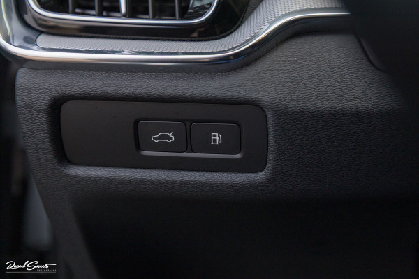 Volvo V60 2.0 T8 Plug-in hybrid AWD Plus Dark | Panoramadak | Adaptieve cruise | Harman Kardon | Memory | Blis |