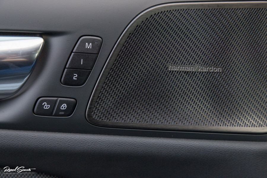 Volvo V60 2.0 T8 Plug-in hybrid AWD Plus Dark | Panoramadak | Adaptieve cruise | Harman Kardon | Memory | Blis |
