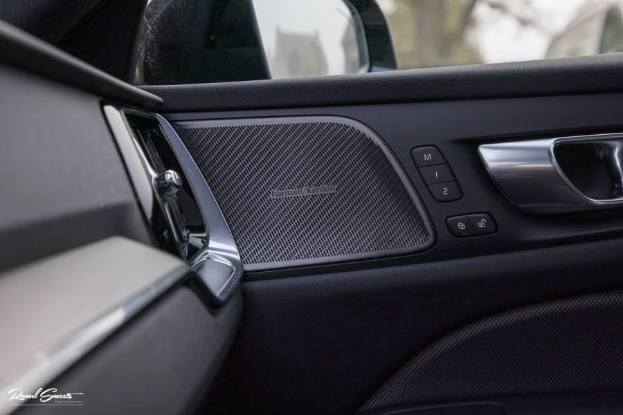 Volvo V60 2.0 T8 Plug-in hybrid AWD Plus Dark | Panoramadak | Adaptieve cruise | Harman Kardon | Memory | Blis |