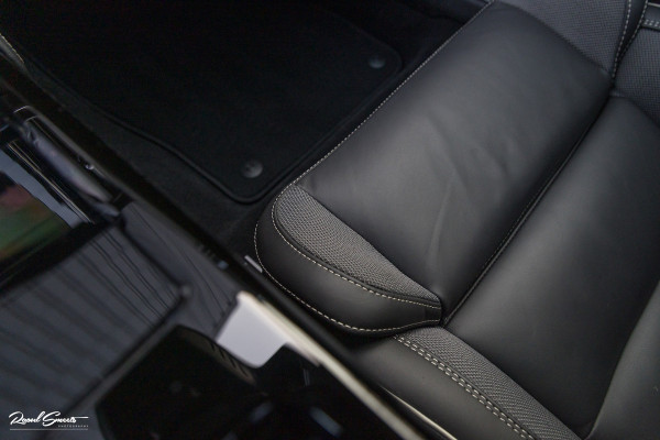 Volvo V60 2.0 T8 Plug-in hybrid AWD Plus Dark | Panoramadak | Adaptieve cruise | Harman Kardon | Memory | Blis |