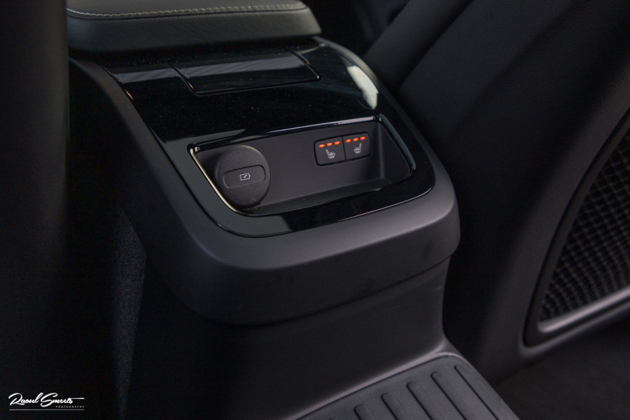 Volvo V60 2.0 T8 Plug-in hybrid AWD Plus Dark | Panoramadak | Adaptieve cruise | Harman Kardon | Memory | Blis |