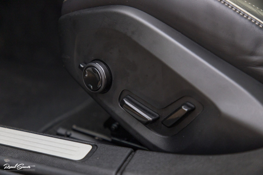 Volvo V60 2.0 T8 Plug-in hybrid AWD Plus Dark | Panoramadak | Adaptieve cruise | Harman Kardon | Memory | Blis |
