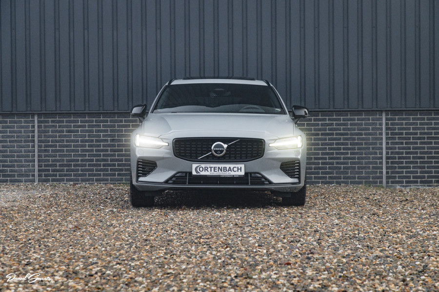 Volvo V60 2.0 T8 Plug-in hybrid AWD Plus Dark | Panoramadak | Adaptieve cruise | Harman Kardon | Memory | Blis |