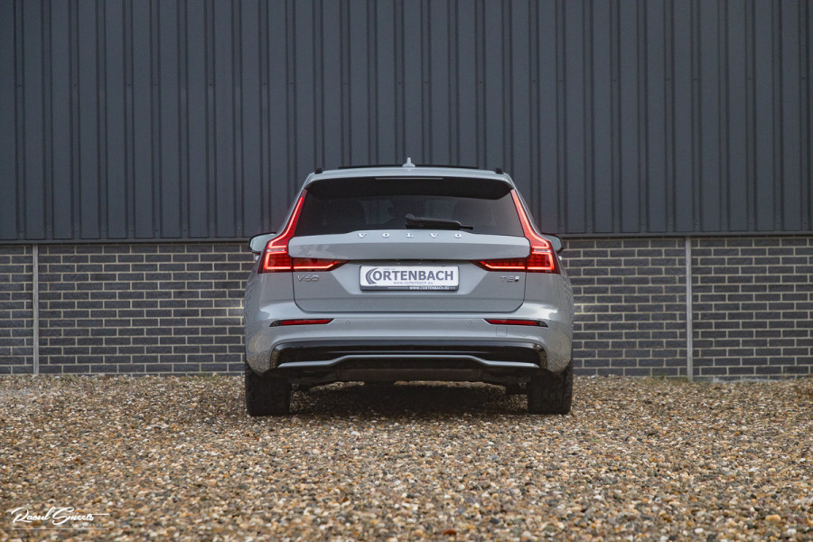 Volvo V60 2.0 T8 Plug-in hybrid AWD Plus Dark | Panoramadak | Adaptieve cruise | Harman Kardon | Memory | Blis |