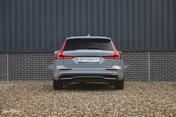 Volvo V60 2.0 T8 Plug-in hybrid AWD Plus Dark | Panoramadak | Adaptieve cruise | Harman Kardon | Memory | Blis |