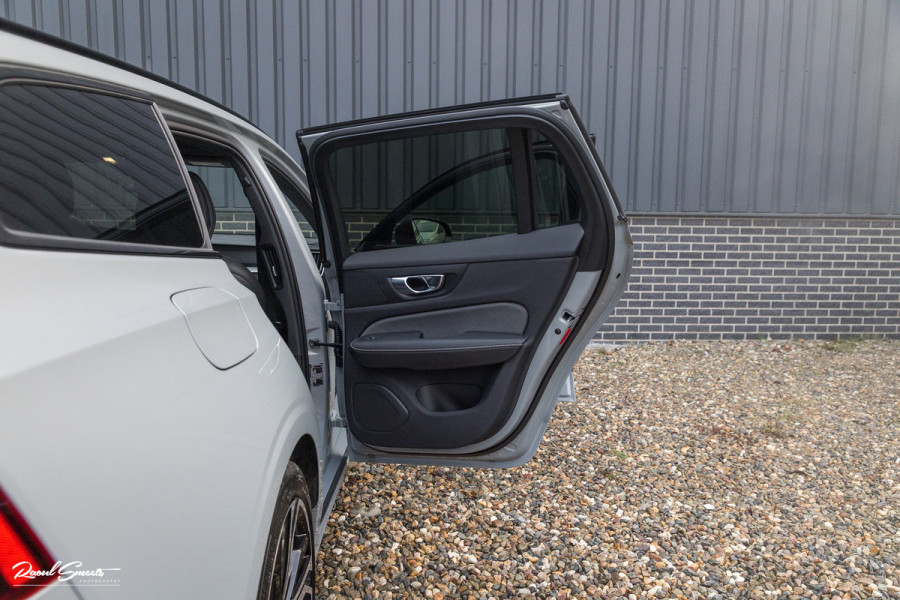 Volvo V60 2.0 T8 Plug-in hybrid AWD Plus Dark | Panoramadak | Adaptieve cruise | Harman Kardon | Memory | Blis |